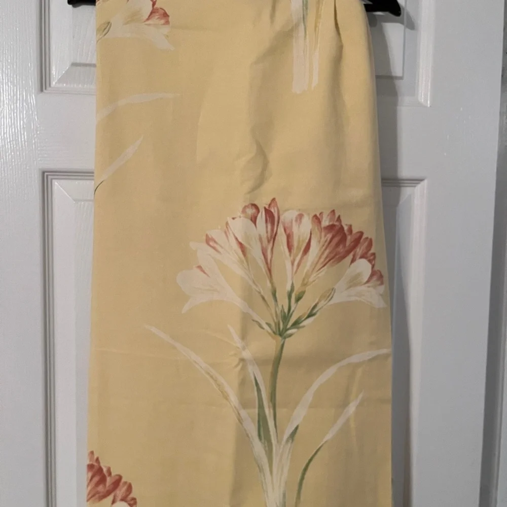 Thomasville Shower Curtain. Floral. Primary Color: Yellow. 75X69z New.